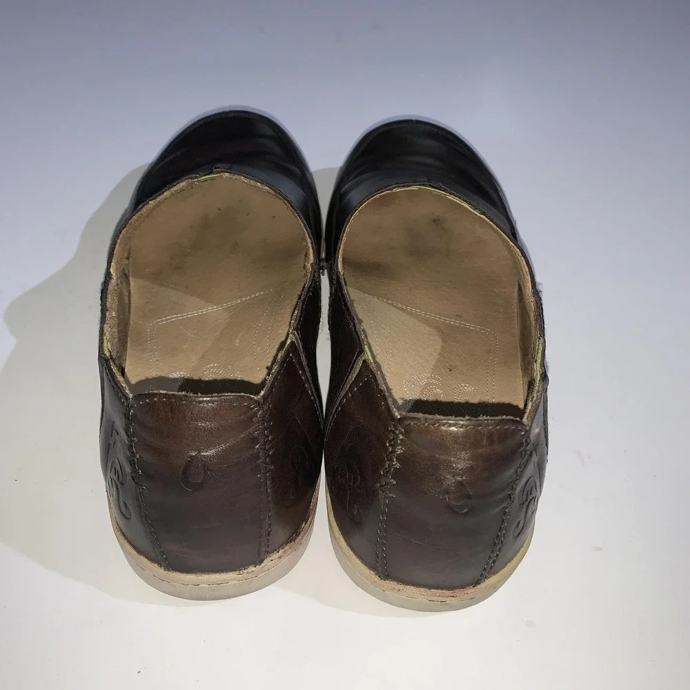 OluKai Kama'aina Shoes Mens 10 Brown Leather Slip On Loafers Comfort EU 43